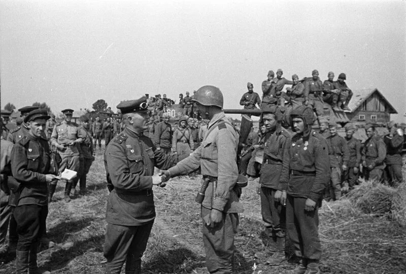 13 апреля 1944 освобожден симферополь. Одесса в 1944 году. Освобождение симферополя от немецко-фашистских захватчиков. Освобождение симферополя апрель 1944. Освобождение одессы 10 апреля 1944 года.