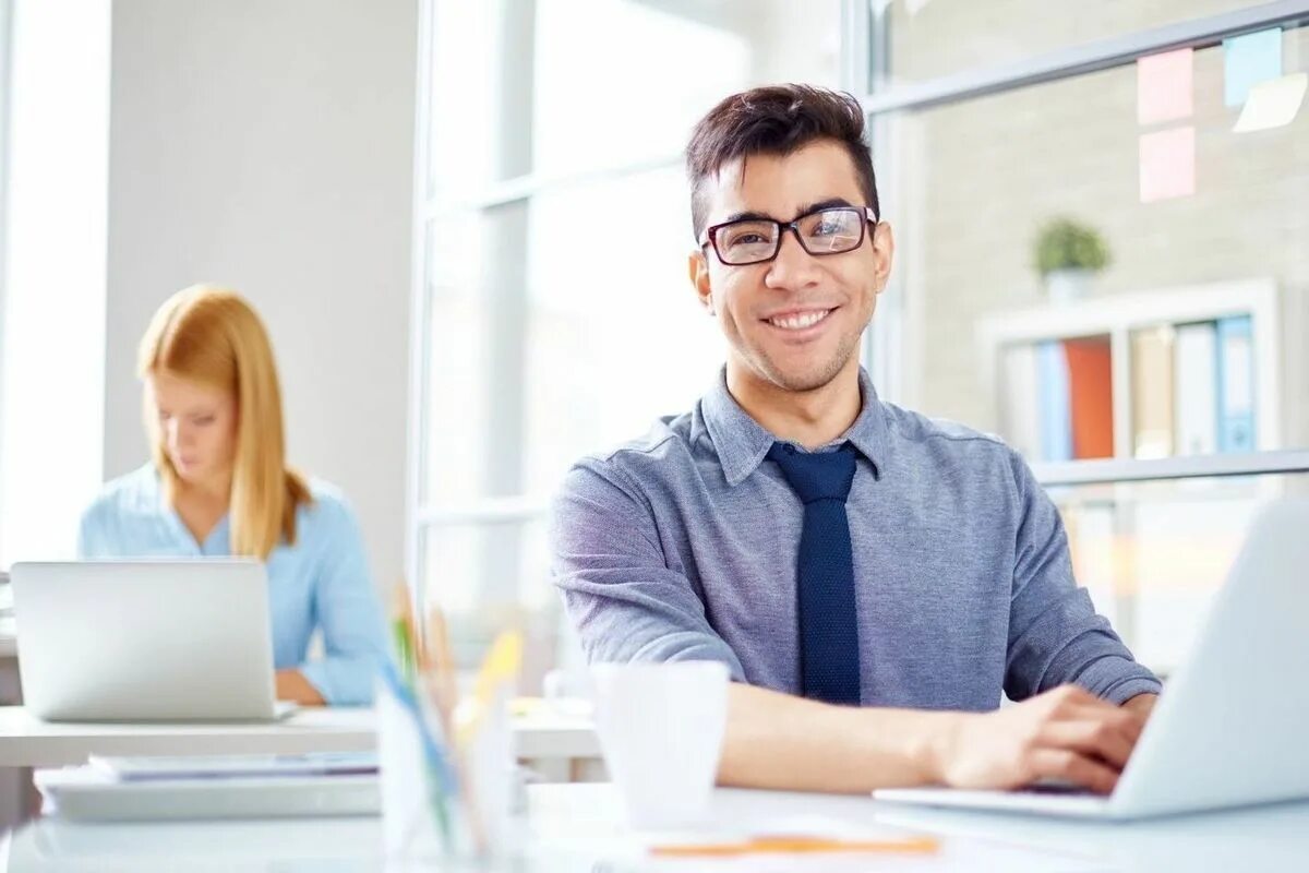 Бизнес сообщество. 3 people. Команда работников. Команда слушает. Diversity in the workforce.