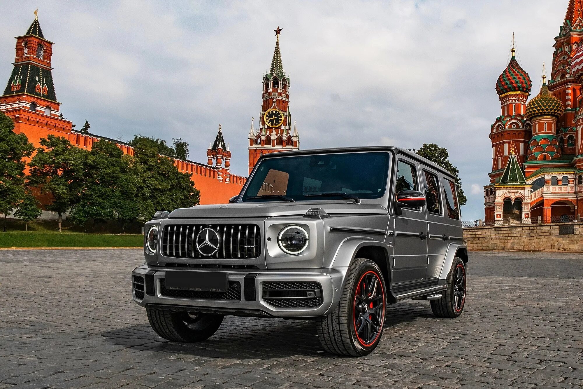 Мерседес гелендваген москве. Mercedes g63 AMG. Mercedes g63 AMG красный. Мерседес Гелендваген 63 AMG. Mercedes Benz g63 AMG 2019.