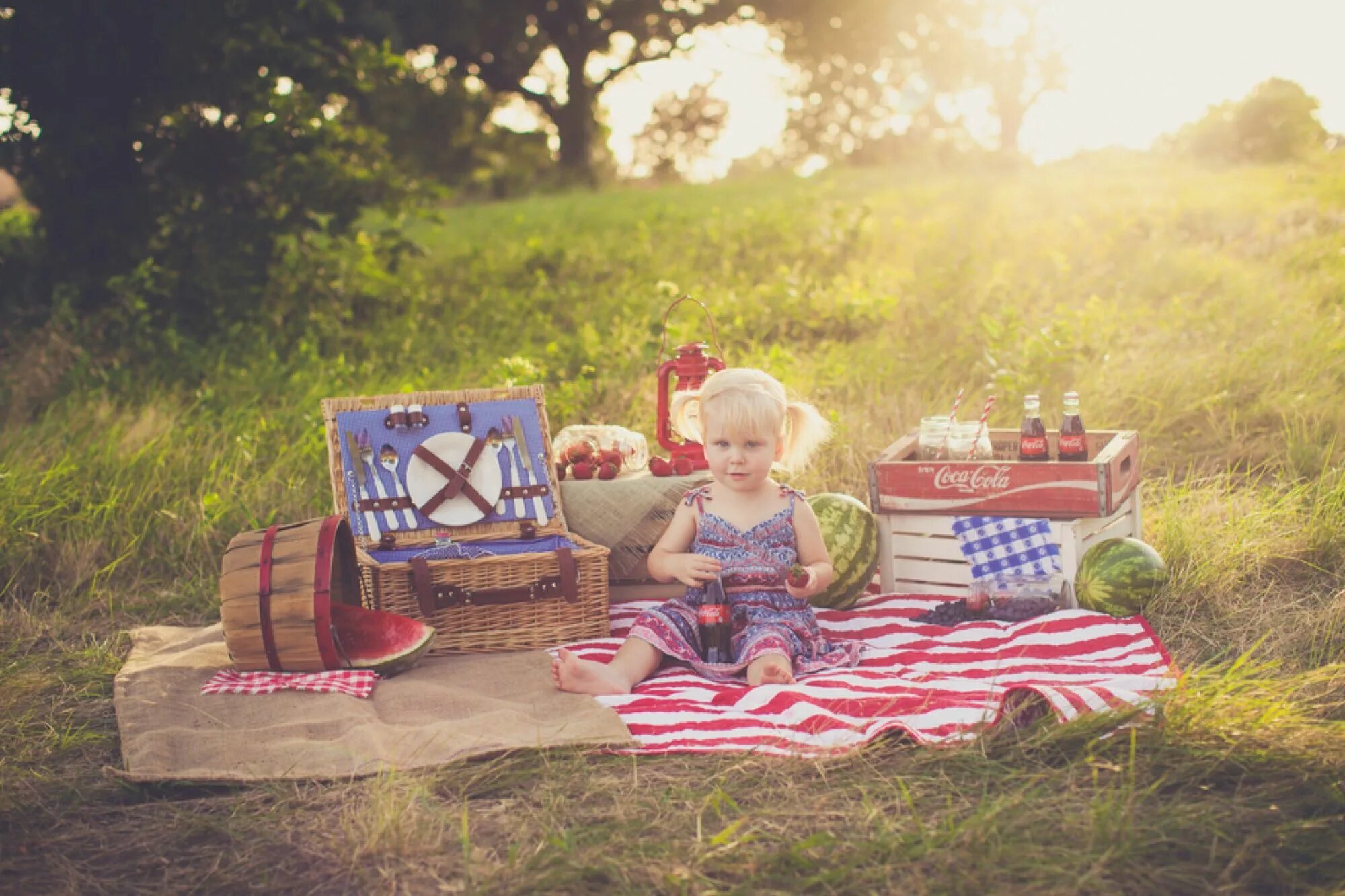 Детская пикника. Фотосессия пикник с малышом. Фотосессия мини пикник. Пикник дети Эстетика. Пикник на море.