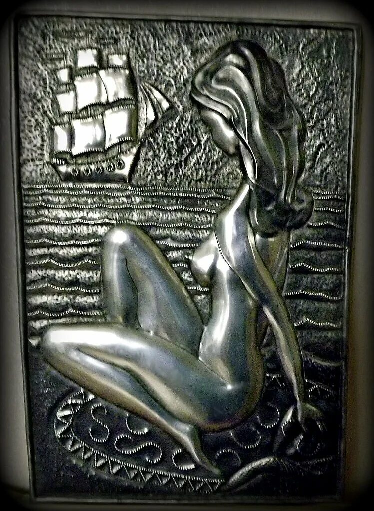 Картина на металле черно белая. Картины с металлическими элементами. Панно чеканка по металлу. Поезд картина. Алмазная мозаика поезда паровозы.