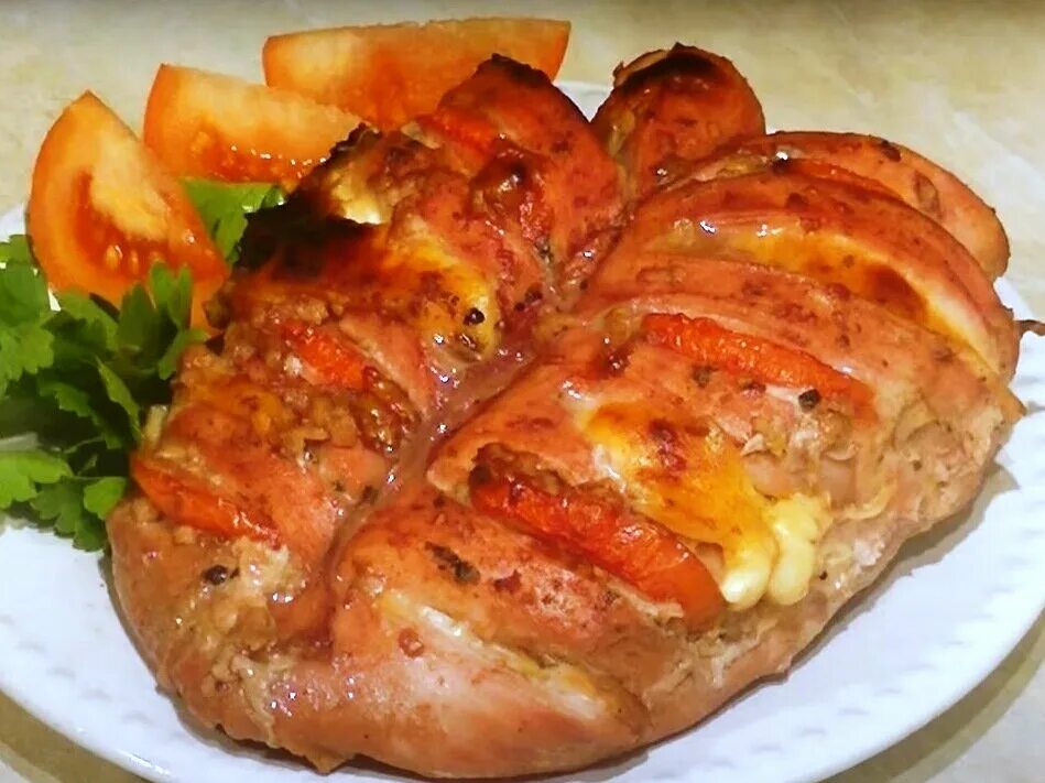 Запечь куриную грудку в духовке в рукаве. Фаршированная грудка в духовке. фаршированные грудки в духовке. грудка надрезанная и фаршированная. грудка куриная фаршированная диетическая.
