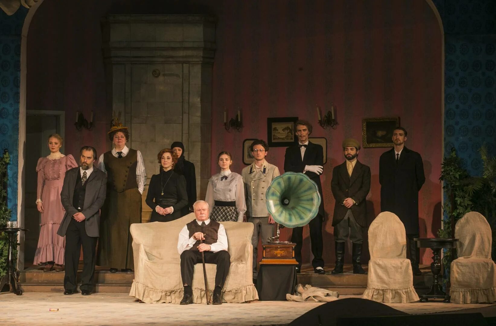 вишневый сад чехов спектакль. спектакль вишневый сад мхат горького. вишневый сад мхт 1904. театр мгт вишневый сад. вишневый сад мхат большова.