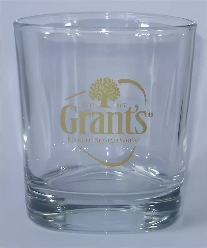 Grant c. Виски Грантс со стаканами. Стакан Grants. Бокал Грантс. Стаканы Grants треугольные.
