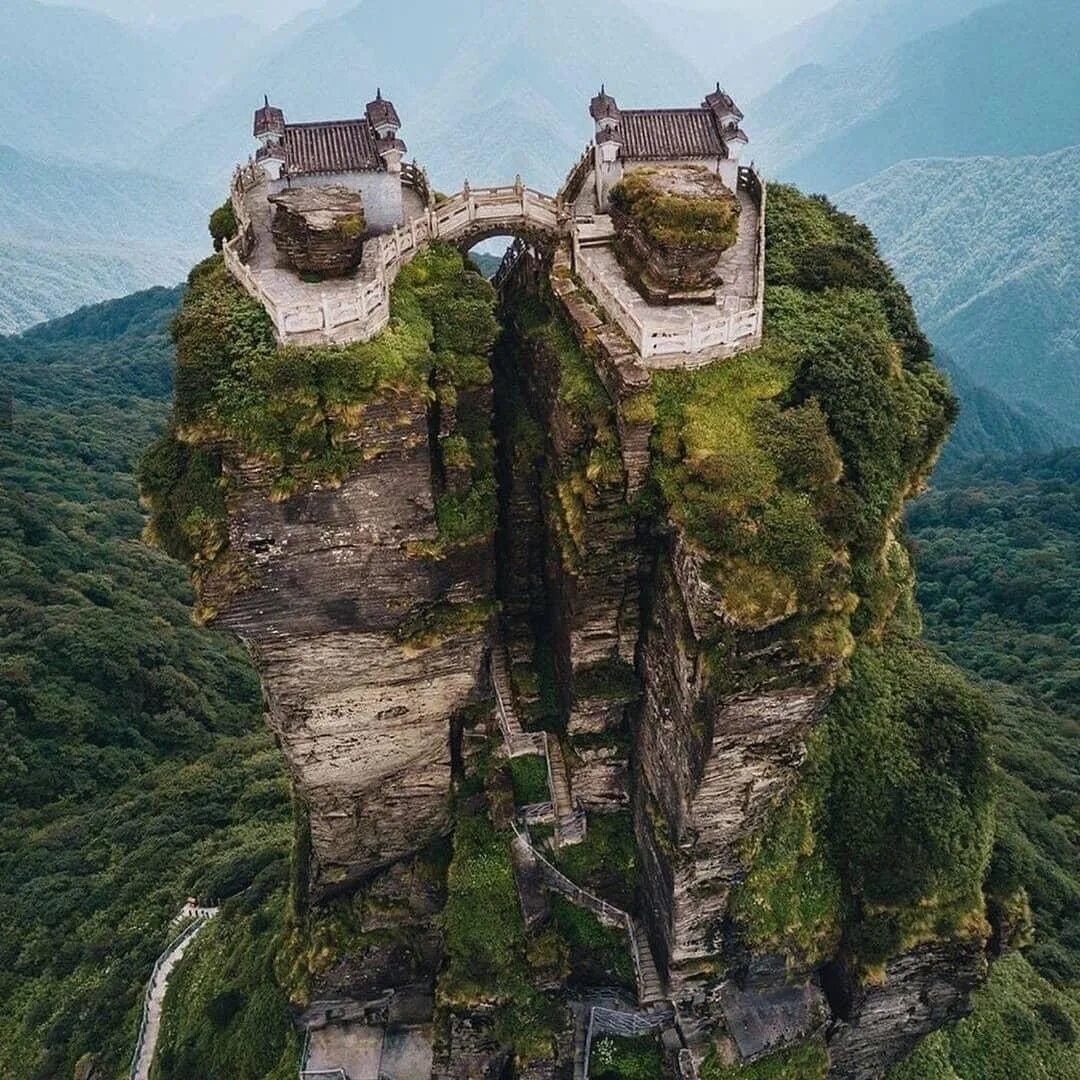 Какой бывает китай. Гора Гуйчжоу Китай. Гора Фаньцзиншань в Китае. Национальный парк Юй Шань Тайвань. Китай храм на горе Фаньцзиншань.