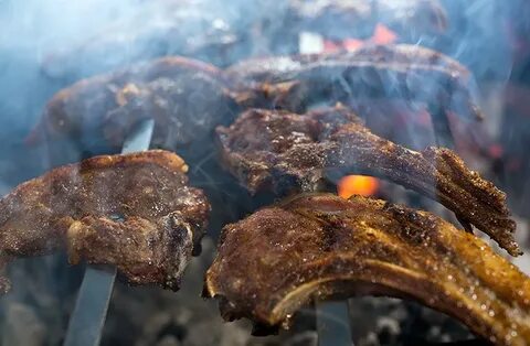 Мясо на углях лабытнанги