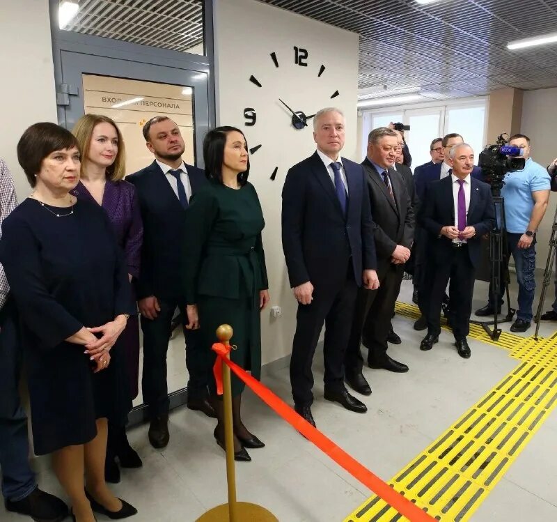 Рынок северская краснодарский край. Мира 23 северск. Стол комиссии на защиту. Мфц северское. Вакансии центра северская.