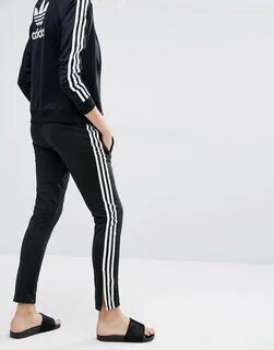 Спортивный костюм с полосками