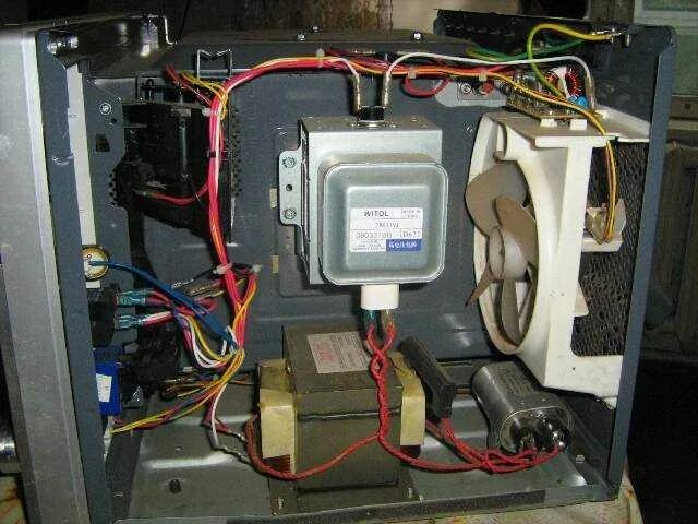 Микроволновка включается но не греет причины. Микроволновая печь hansa hmo251dg. микроволновка самсунг м1736nr. микроволновка ханса hmo 2071. микроволновка hansa hmo 2301 sg.