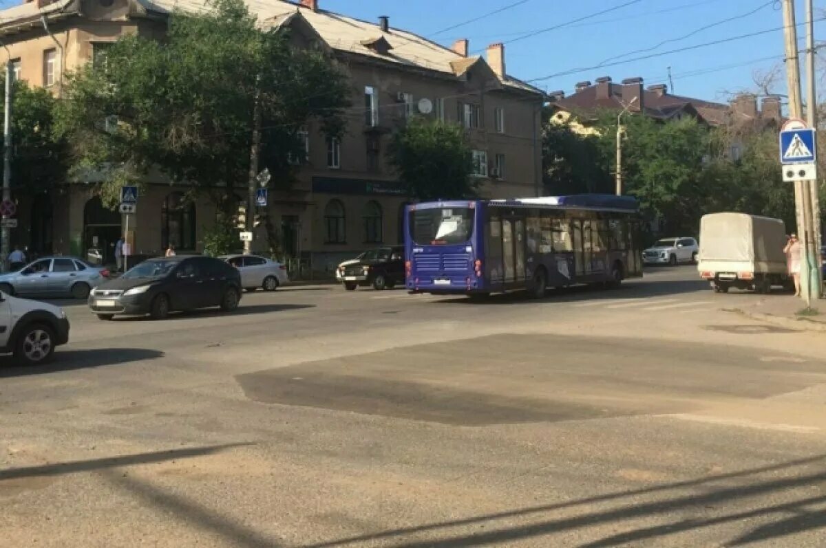 Астрахань ул б хмельницкого. На улице. Астрахань перекресток ул Советская ул Кирова. Епишева улица Астрахань.