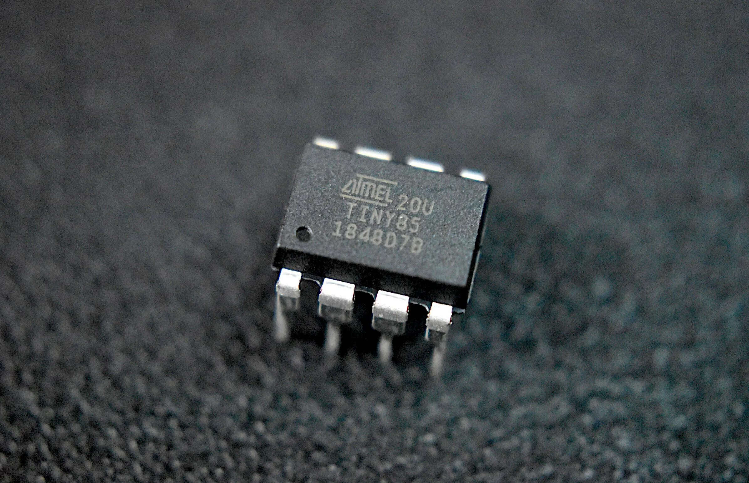 Internal 8. Atmel attiny85. Attiny85 кварц. Микроконтроллер attiny85. ATTINY 85 чип.