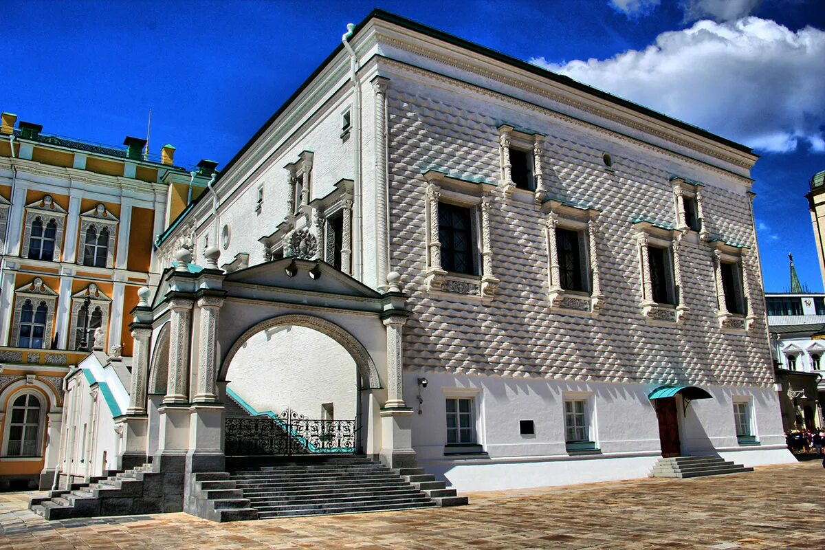 Кремлевская архитектура. Грановитая палата Московского Кремля. Гранатовистая рплата Московского Кремля. Музей Грановитая палата Московского Кремля.