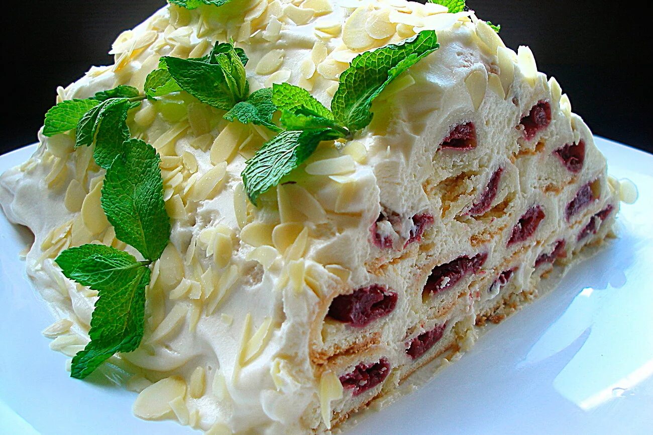 Тортик "Монастырская изба". Торт Монастырская изба с вишней. Тортмоностырская изба. Вкуснейший торт "сметанная Королева".