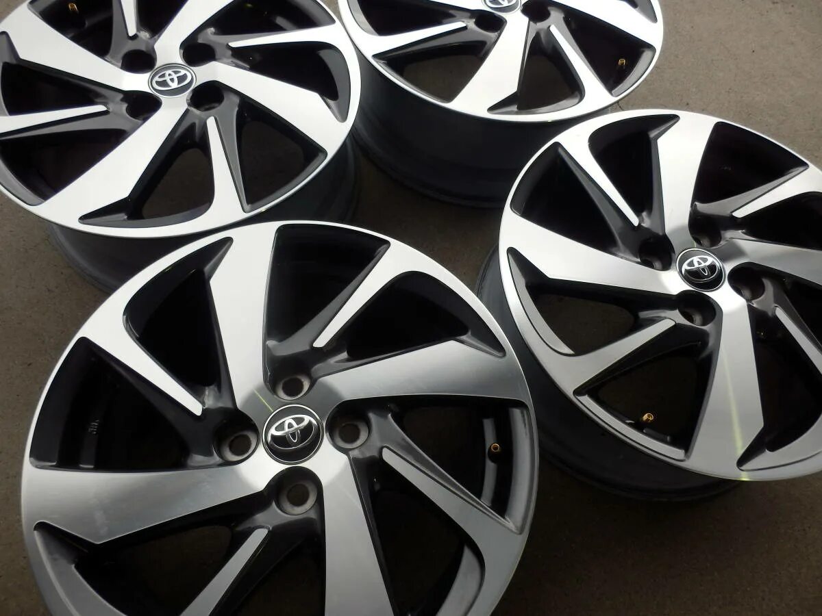 Диски toyota r16. Диски литые оригинальные на тойоту. Toyota r17 disk satilir. Диски toyota r1u. Литые диски тойота r16.