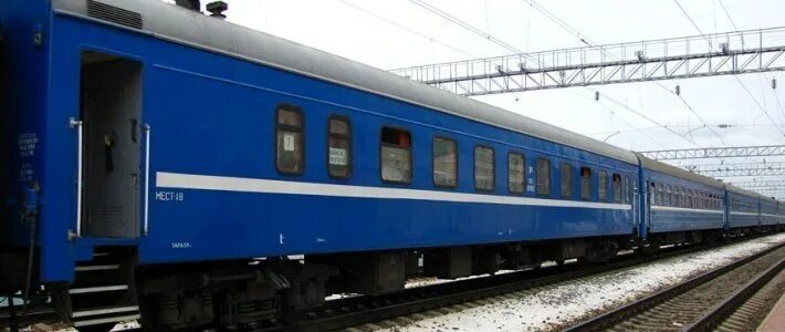 Белорусская железная купить билет. Поезд синий большой. Белорусская ЖД. Саратов Гомель на поезде. Поезд синего цвета стри.