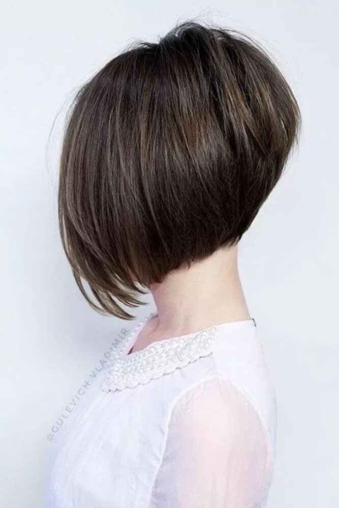 Стрижка Inverted Bob. Стрижка Боб градуированный укороченный. Боб каре с укороченным затылком. Стрижка Боб каре с градуированным затылком. Стрижка боб каре затылок