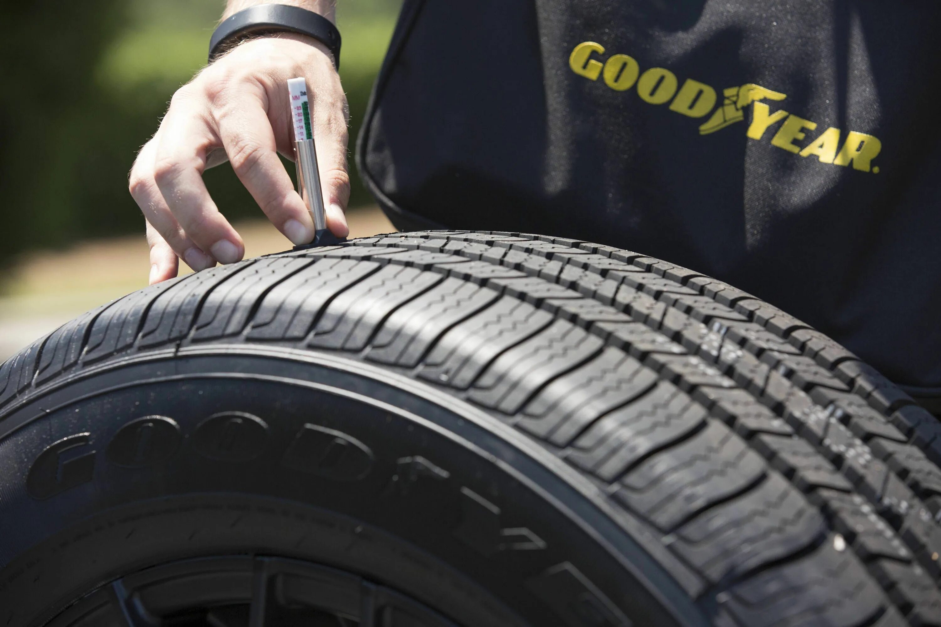 Шины Goodyear с296. Goodyear Tire. Колеса Goodyear. Goodyear шины на автомобиле. Купить летнюю резину легковую