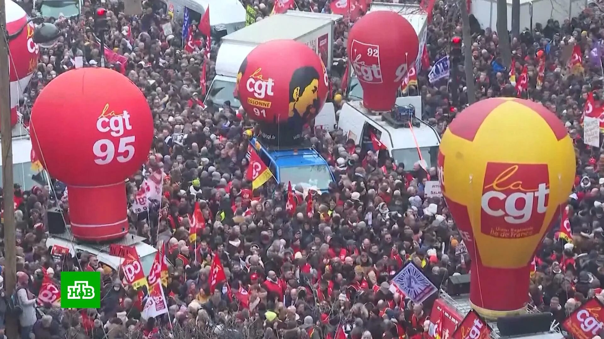 Французы миллион. Митинги во Франции. Митинги в Испании. Забастовки во Франции. Митинги в Париже.