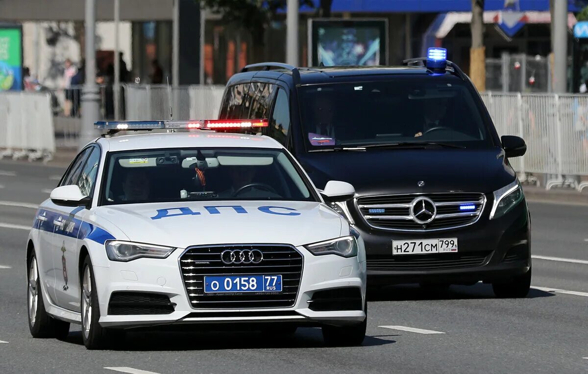 Машины со спецсигналом. Проблесковые маячки пдд 2020. Мерседес амр со спецсигналами. Машины в москве со спецсигналами. Lx570 спецсигналы.