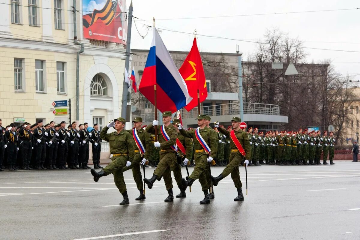 Генеральная репетиция парада Победы в Нижнем Новгороде. В Нижний Новгород парад Победы 2014. Парад Победы в Нижнем Новгороде 2015. Парад 9 мая Нижний Новгород. 9 мая в нижнем новгороде