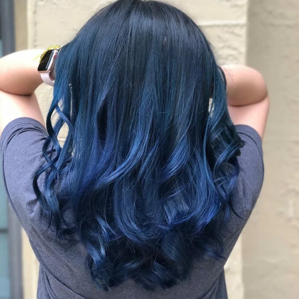 Синие волосы. Тёмный синий цвет волос. Синие волосы темные. Черно синие волосы. Сине черная краска для волос
