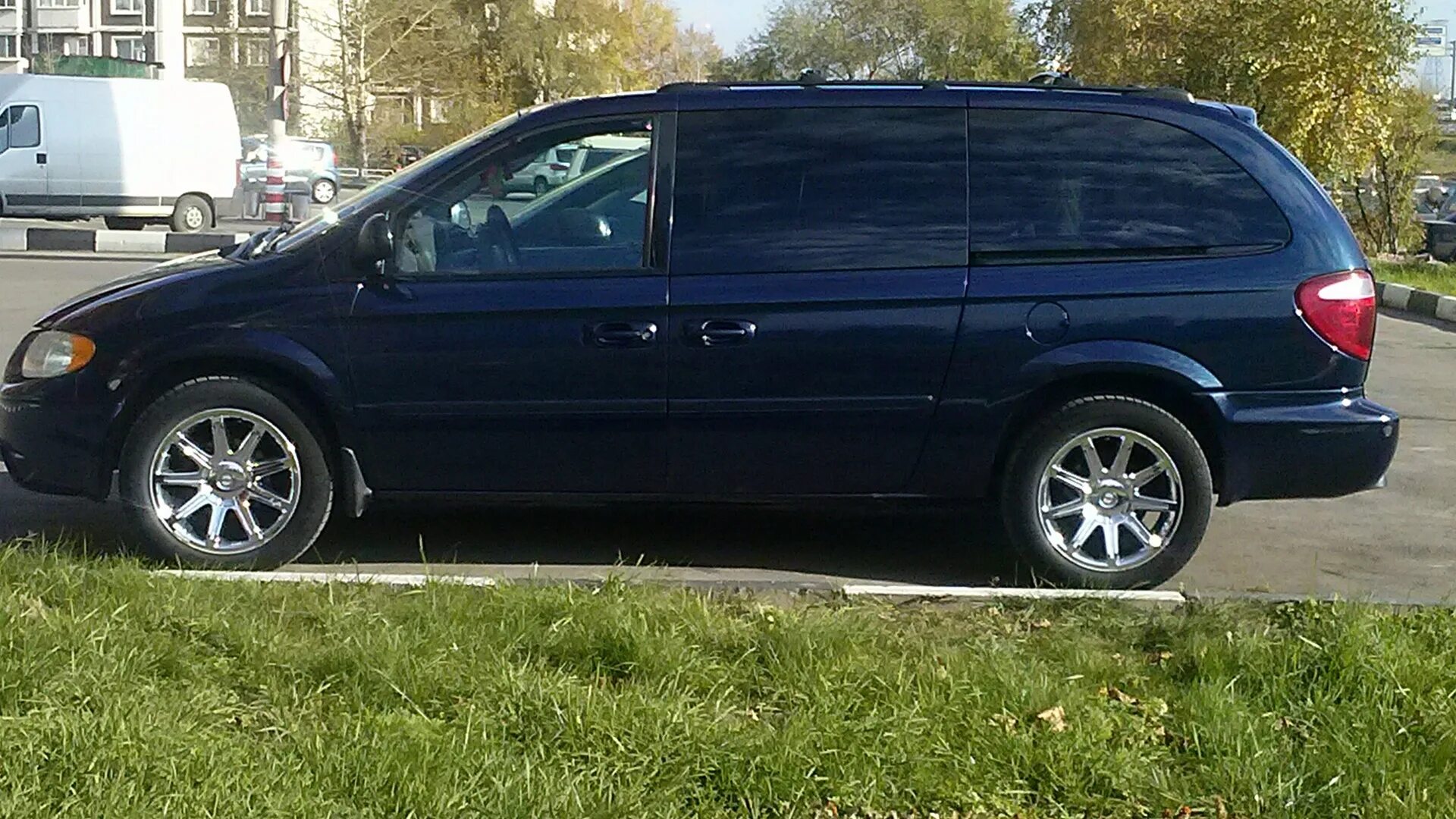 Колеса на додж караван 4. Dodge caravan колеса от 300с. Колёса на додж караван 3. Колеса dodge caravan. Dodge caravan диски.