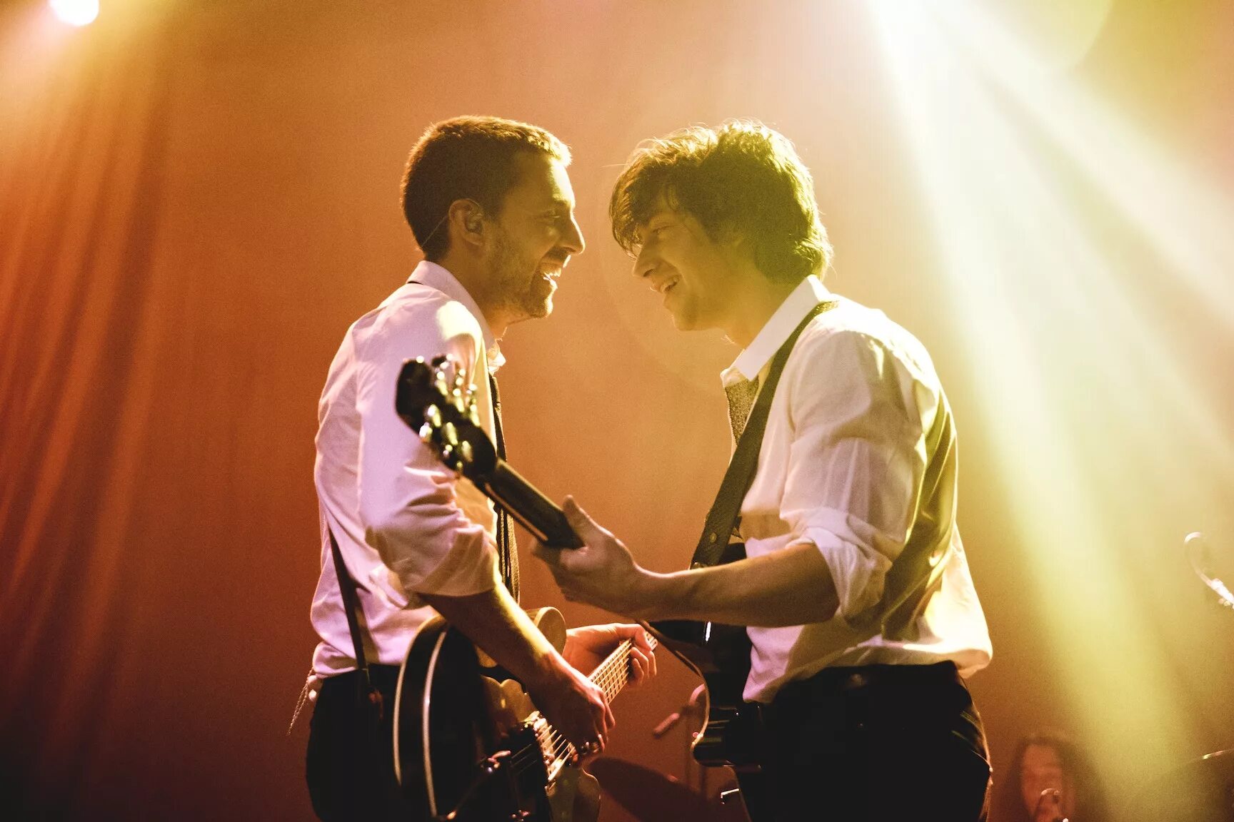 Alex turner the last shadow puppets. The last shadow puppets фотосессии. The last shadow. Алекс тернер и майлз кейн. Группа the last shadow puppets.