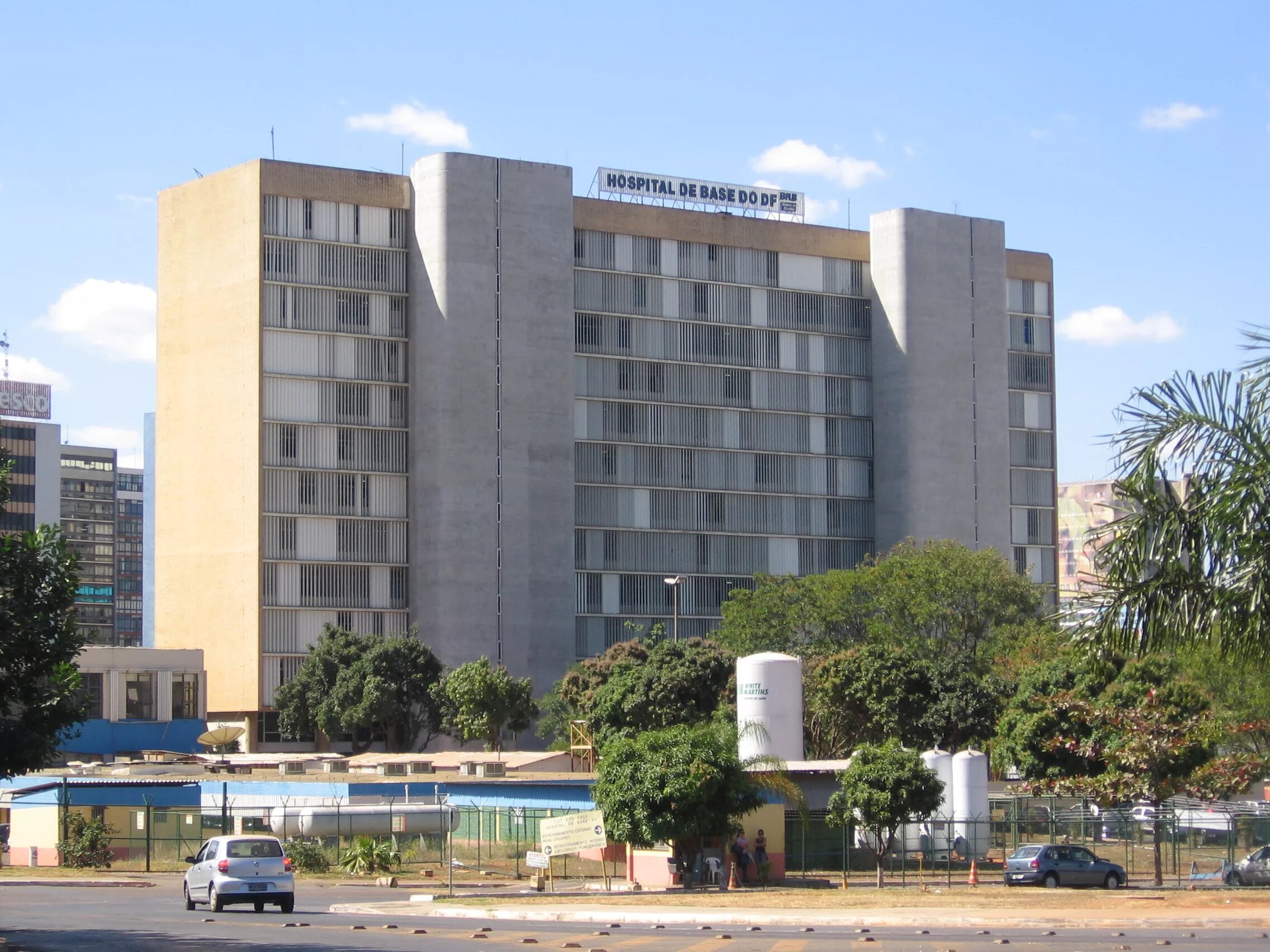 Госпиталь на дому. Brasilia торгпредство. Но Хоспитал. Яссон Эфиопия госпиталь. Госпиталь в Африке фото здания.