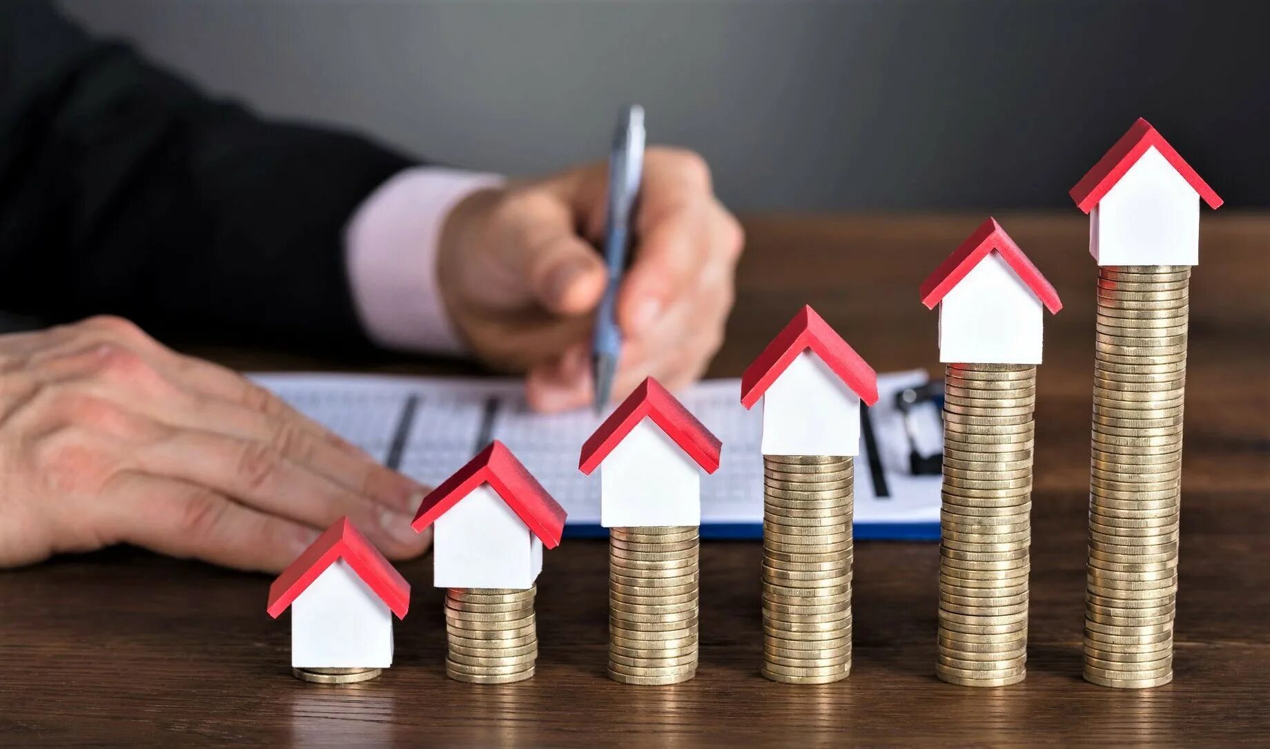 Инвестировать в недвижимость. Рост спроса на недвижимость. Инвестиции в недвижимость. Ипотека новостройка. Повышение стоимости жилья.