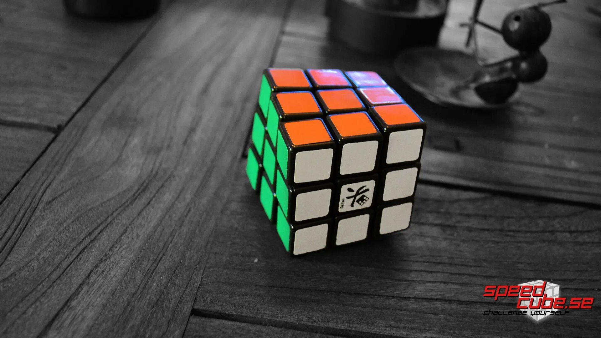 Xross cube. Кубик Рубика 3х3. Кьюб кубик Рубика. Центр кубика Рубика 3х3. Кубик рубик на столе.