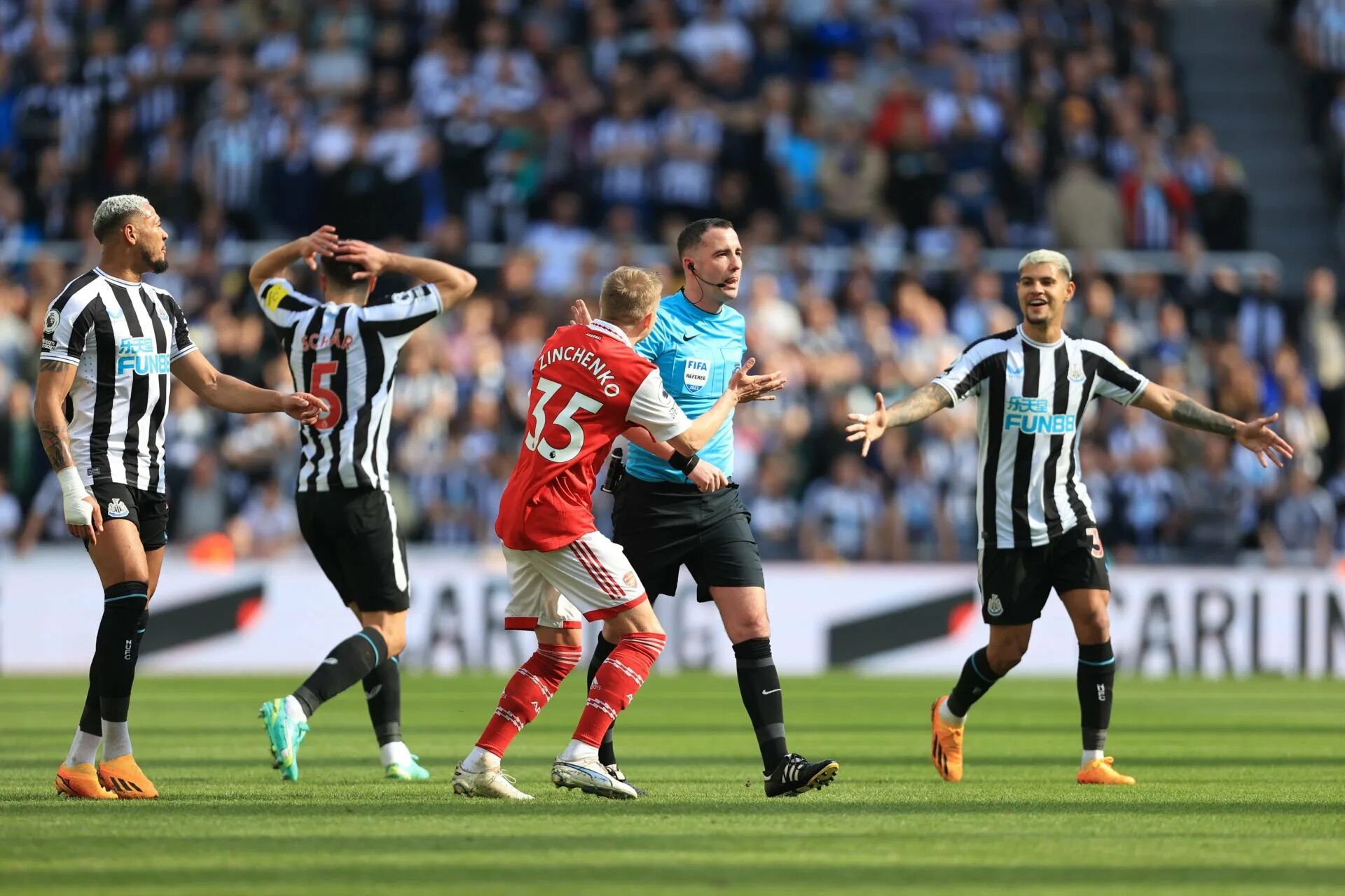 Arsenal newcastle. Арсенал Ньюкасл. Ньюкасл Арсенал 2 0. Ньюкасл Юнайтед. Чемпионат Англии – Арсенал.