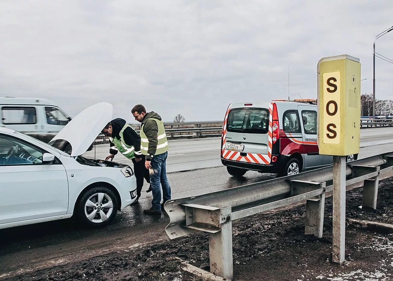 Помощь на м3. Служба аварийных комиссаров на м4 дон. аварийный комиссар м4. машина аварийного комиссара м4. техпомощь на дороге.