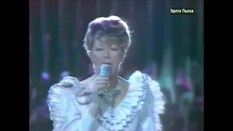 Комбинация белый вечер. Пьеха плачет. Песня белый вечер слушать. Песня белый вечер слушать. Песня белый вечер слушать.