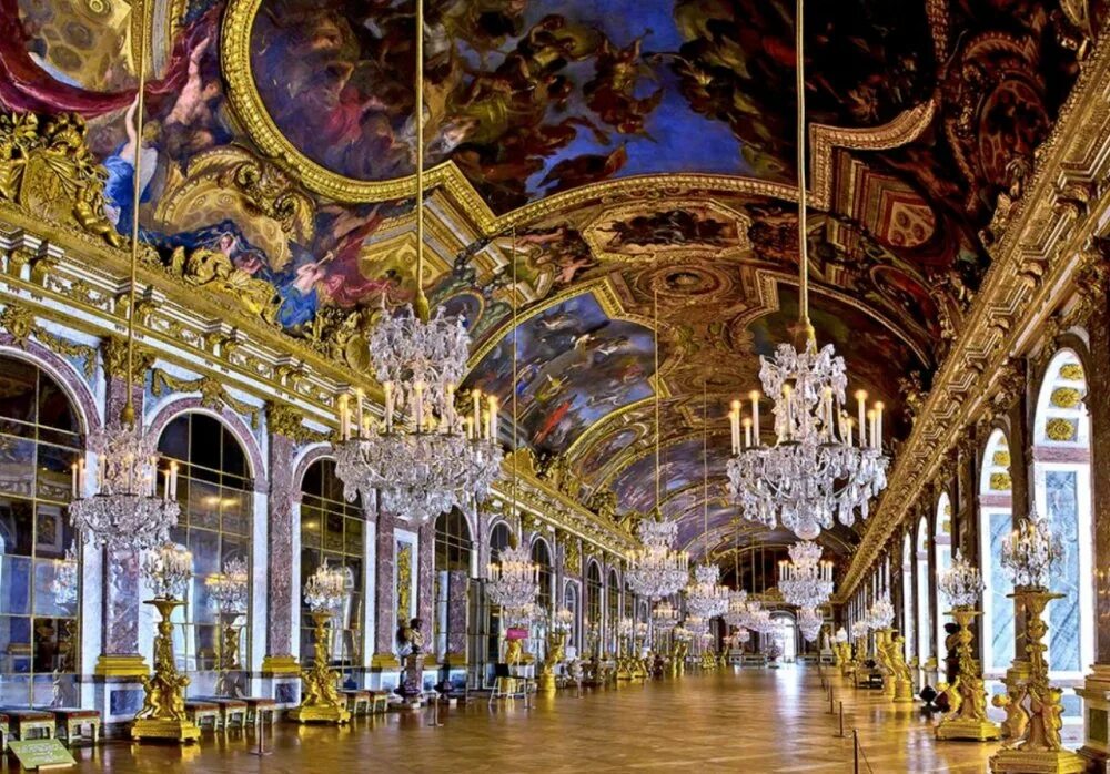 Украшенная галерея. Версальский дворец Версаль Франция. Зеркальная галерея Версальского дворца. Версальский дворец Версаль внутри.