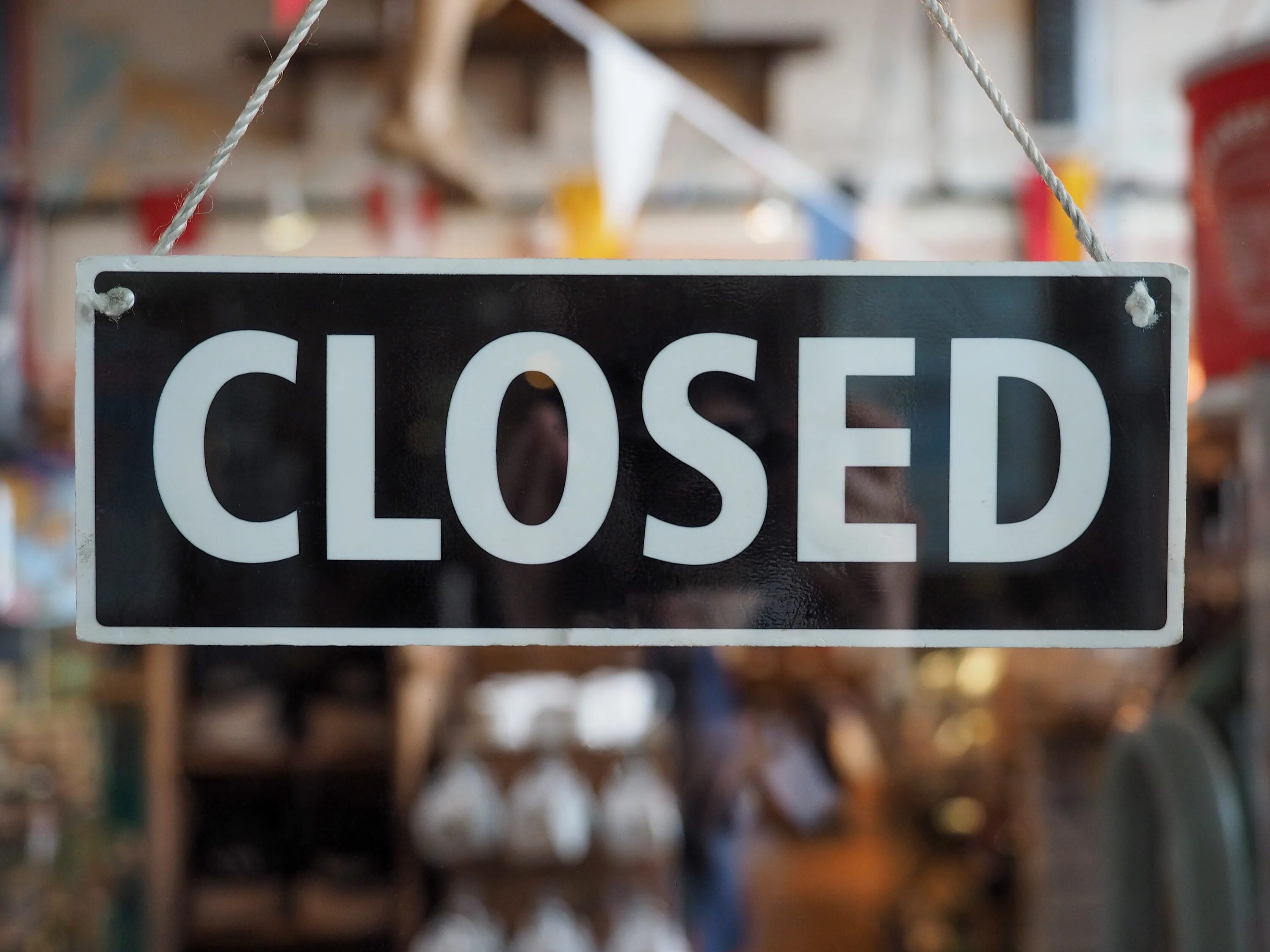 Closing на русском языке. Табличка closed. Вывеска закрыто. Вывеска close. Картинка closed.