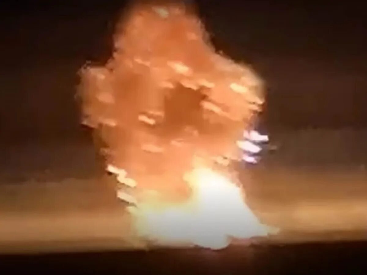 Удар крылатыми. Полет ракеты фото. В Николаеве произошел мощный взрыв видео.