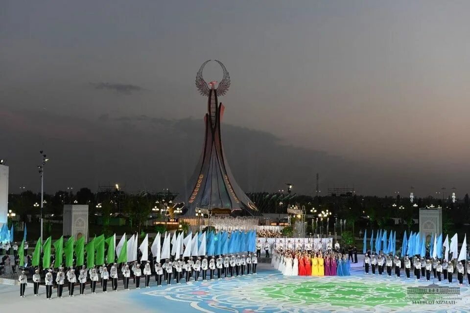 Монумент новый узбекистан. Мустакиллик монумент 2022. Монумент новый узбекистан. Uzbekistan yangi. Парк новый узбекистан монумент независимости.