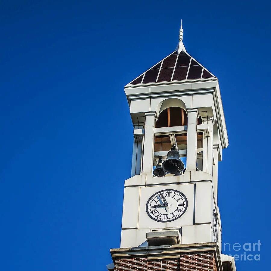 Милан часы на башне. Clock tower 3. Часовая башня крайстчерч. Часовая башня резидент эвил 2 ремейк. Часовая башня 2.