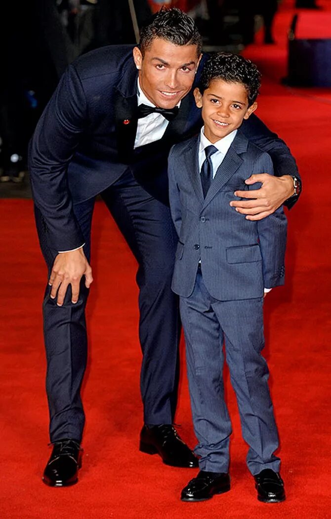 Роналду джуниор. Криштиану роналду младший. Криштиану роналду младший сын. Сын криштиану роналду 2022. Криштиану роналду младший сын.