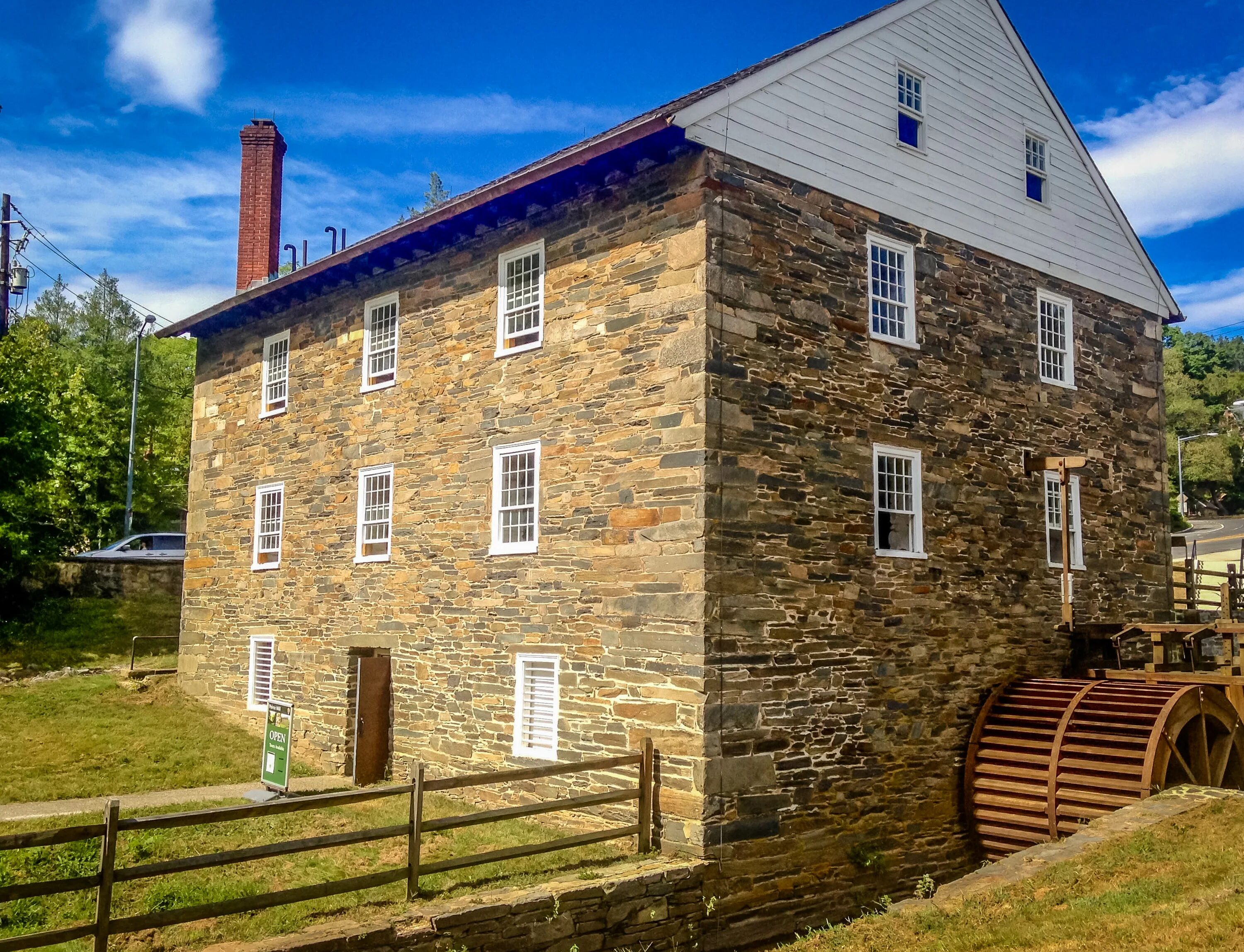 Милл рок. Rock and mill инновации. Милл рок нью-йорк. Милли рок обложка. Милл рок.