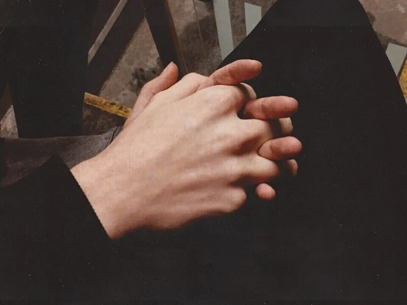 Руки Эстетика. Держаться за руки Эстетика. Две руки Эстетика. Эстетика пары держаться за руки.