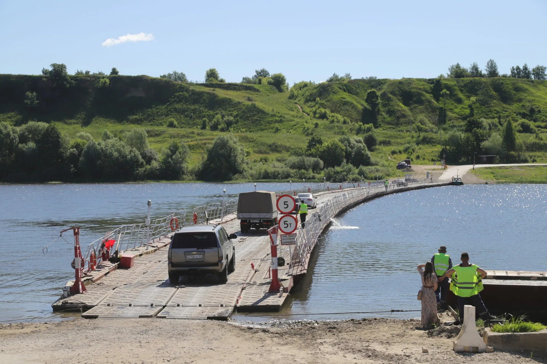 Понтонный мост ока коломна. Понтонный мост ока озеры. Понтонный мост ока. Богучар понтонный мост через дон 2022. Мост фатьяновка понтонный спасск.