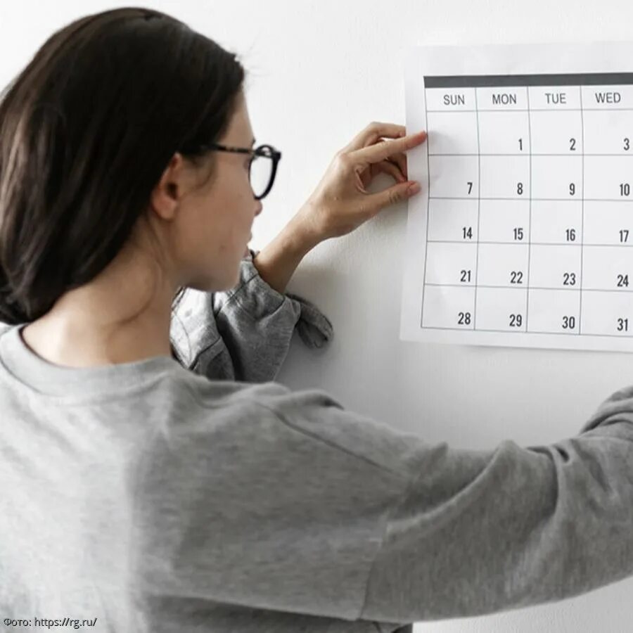 Что такое mon tue wed thu fri sat sun reminders. Sun mon tue wed. Календарь с мемами. Tue на часах. Sun mon tue wed.