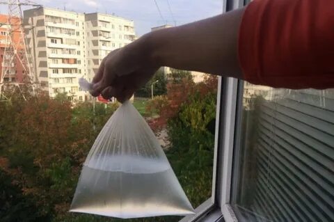Вода в полиэтиленовом пакете