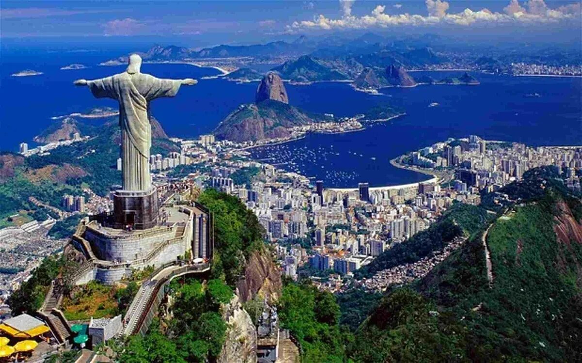 Достопримечательность какой страны является. Бразилия Рио де Жанейро. Рио-де-Жанейро (город в Бразилии). Статуя Христа в Аргентине. Буэнос Айрес статуя Христа.