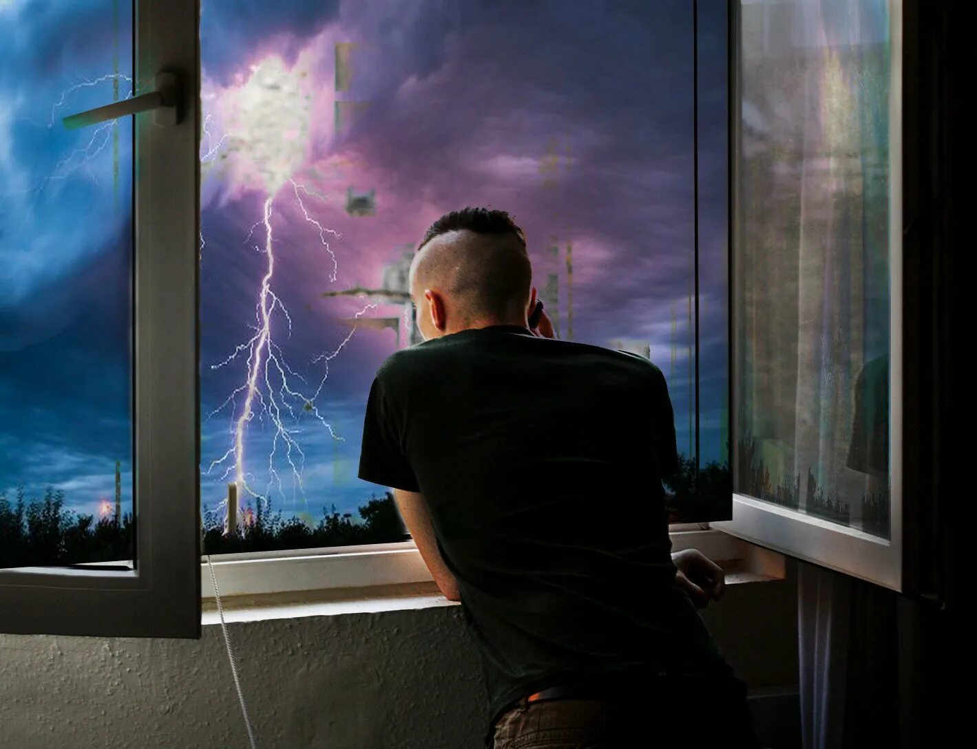 Телефон во время грозы дома. Молния в окне. Гроза в окне. Человек за окном. Человек у окна.