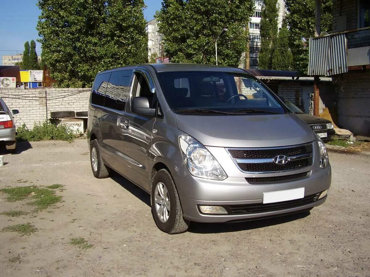 Куплю хундай гранд старекс. Хендай Старекс 1. Hyundai Starex 2009 серый. Hyundai h1 Grand Starex. Гранд Старекс h1.