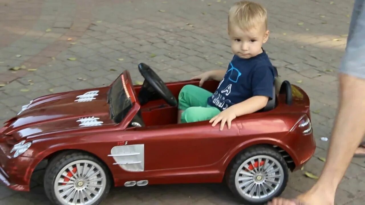 Включи мистер машина. Машина. Детский. Мишка. Мальчик на красной машине. Машина детская мишка. Машина красного мальчик маленький.