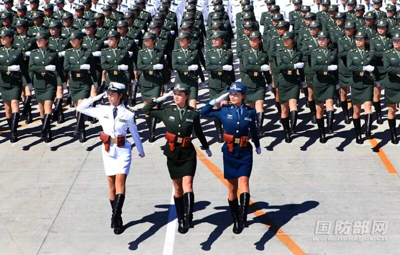 Женщины в армии китая. Китайские женщины-военные на параде. Парад 70-летие кнр. Китайские девушке на параде победы. Парад в китае в честь 70 летия кнр.