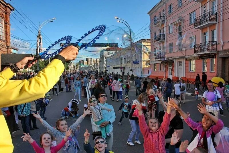Праздник улиц в городе. День города тамбов. праздник в городе. праздник на улицах города. тамбов город день праздник.